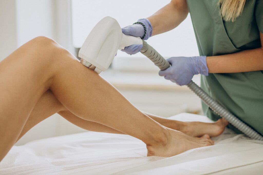 Dauerhafte Haarentfernung mit Diodenlaser an den Beinen