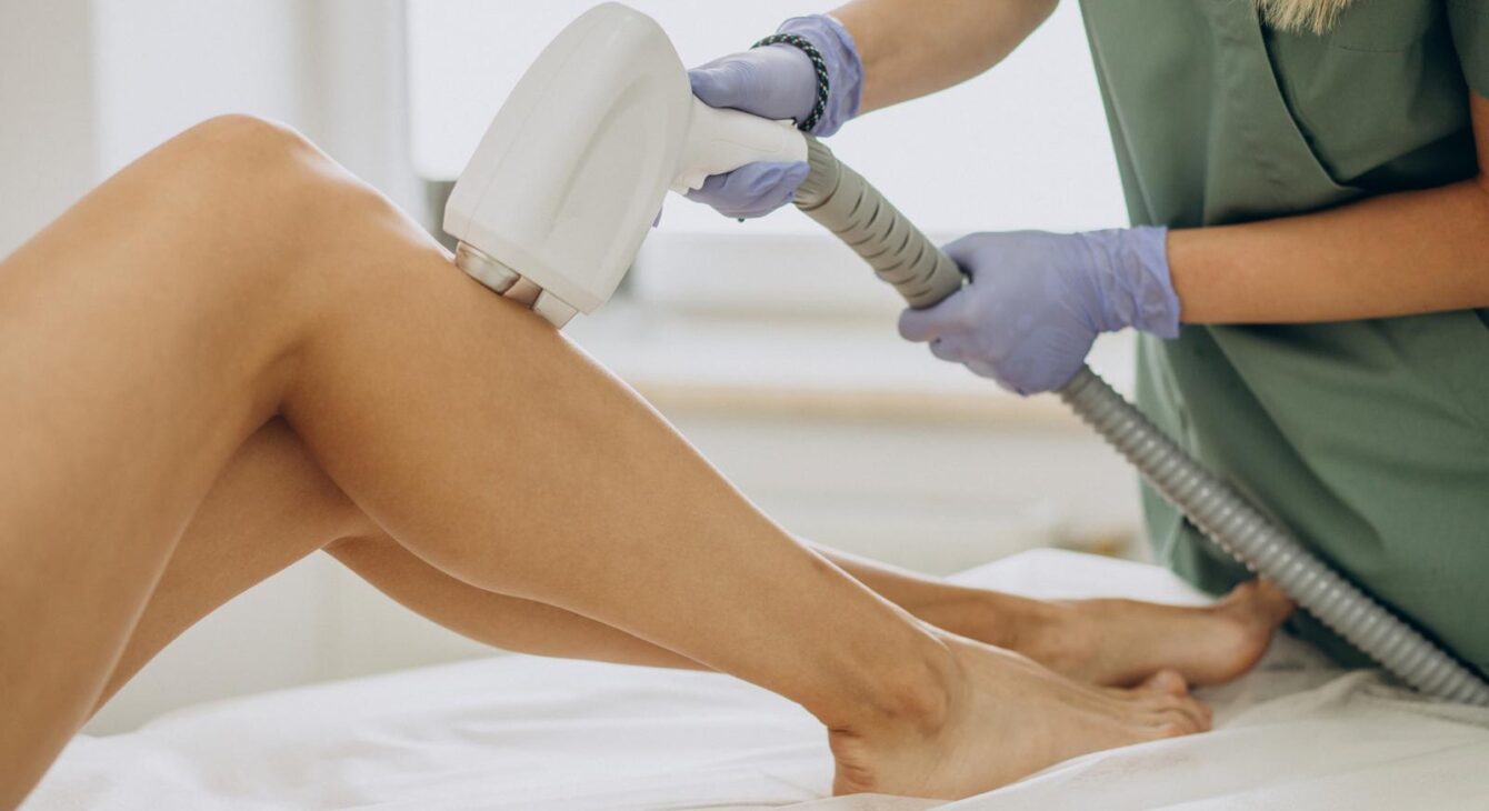Dauerhafte Haarentfernung mit Diodenlaser an den Beinen Dauerhafte Haarentfernung mit Diodenlaser an den Beinen
