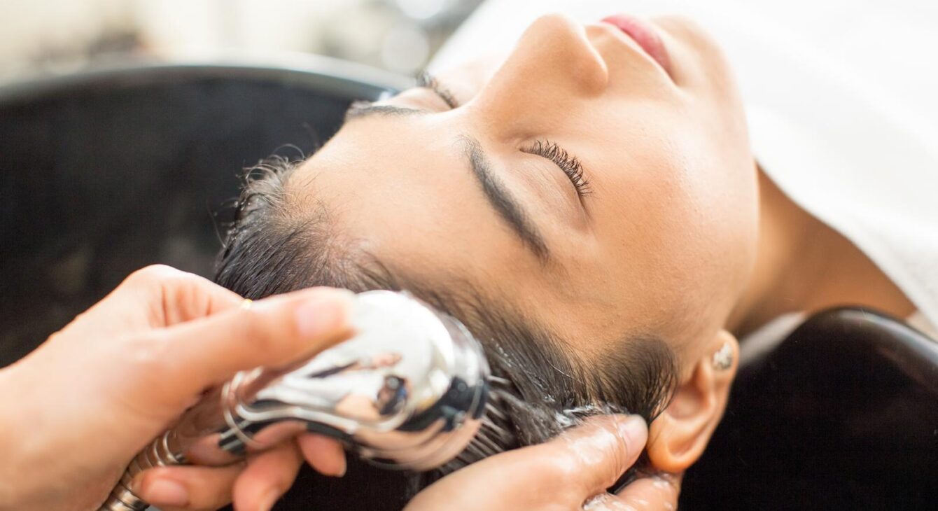 Head-Spa – entspannende Haarwäsche Head-Spa – entspannende Haarwäsche