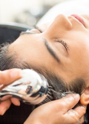 Head-Spa – entspannende Haarwäsche Head-Spa – entspannende Haarwäsche